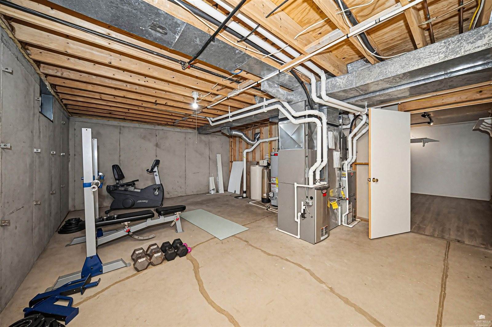 731 Victoria Heights Terrace, Salina, KS 67401