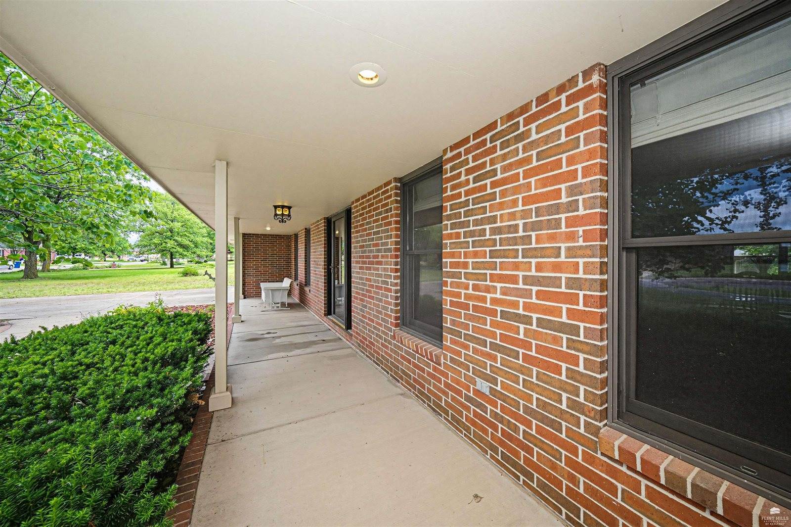 731 Victoria Heights Terrace, Salina, KS 67401