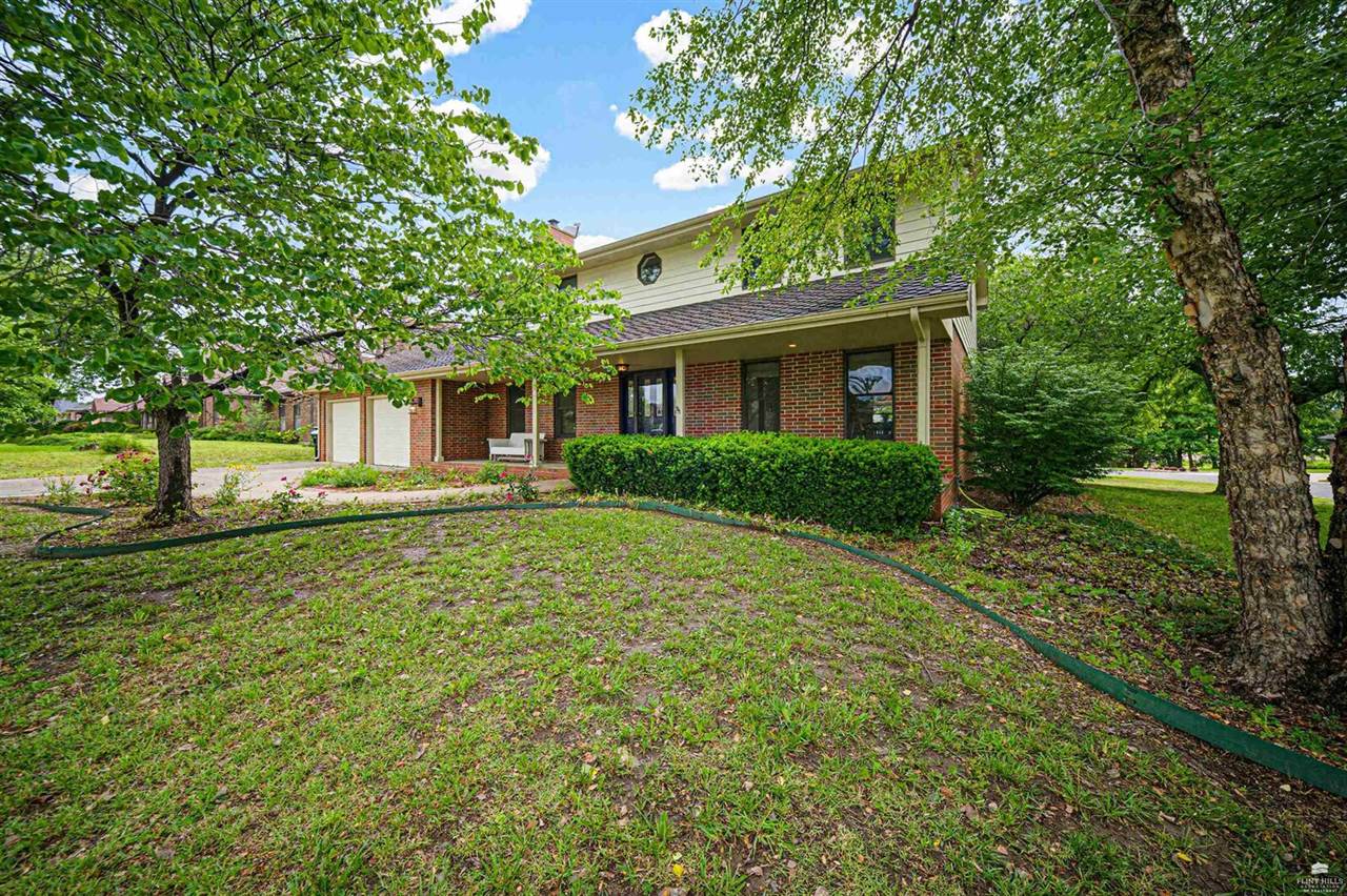 731 Victoria Heights Terrace, Salina, KS 67401