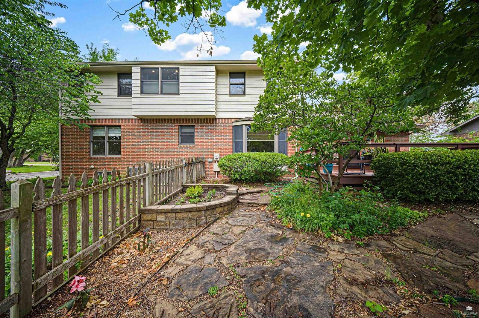 731 Victoria Heights Terrace, Salina, KS 67401