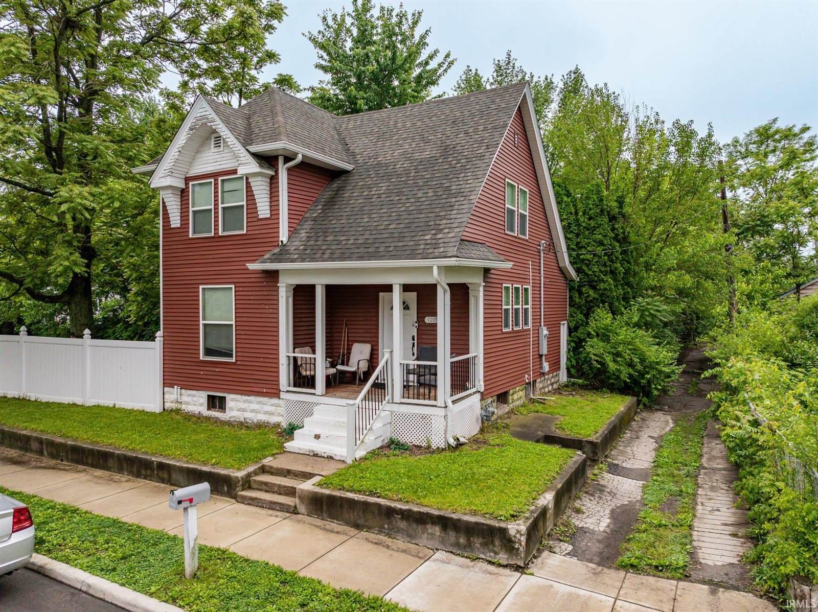 1215 S Jefferson Street, Muncie, IN 47302