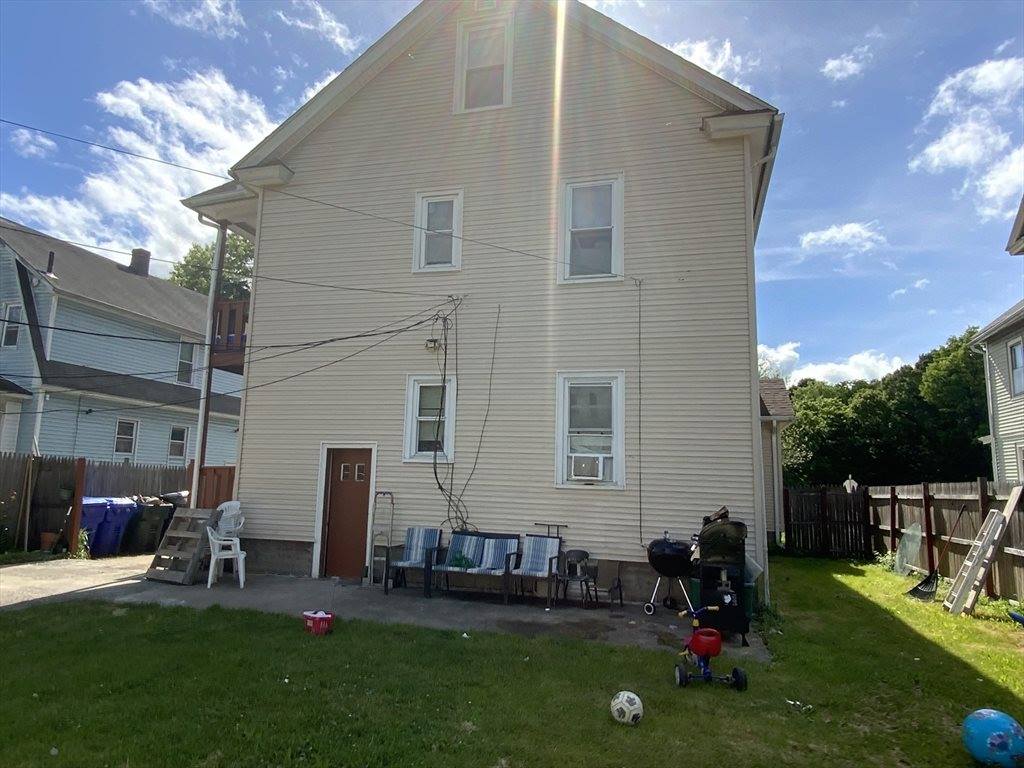 907-909 Liberty St, Springfield, MA 01104