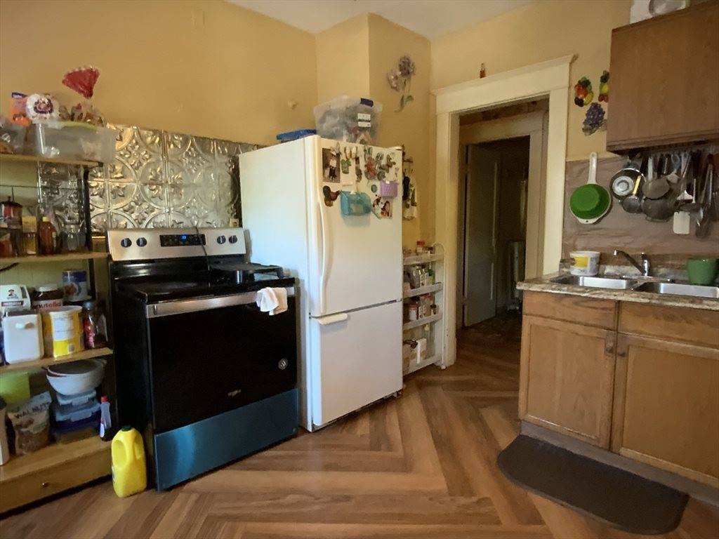 907-909 Liberty St, Springfield, MA 01104