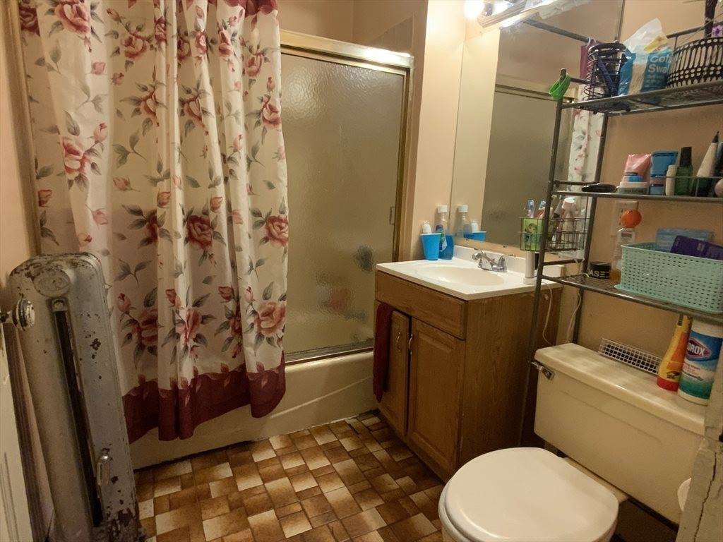 907-909 Liberty St, Springfield, MA 01104