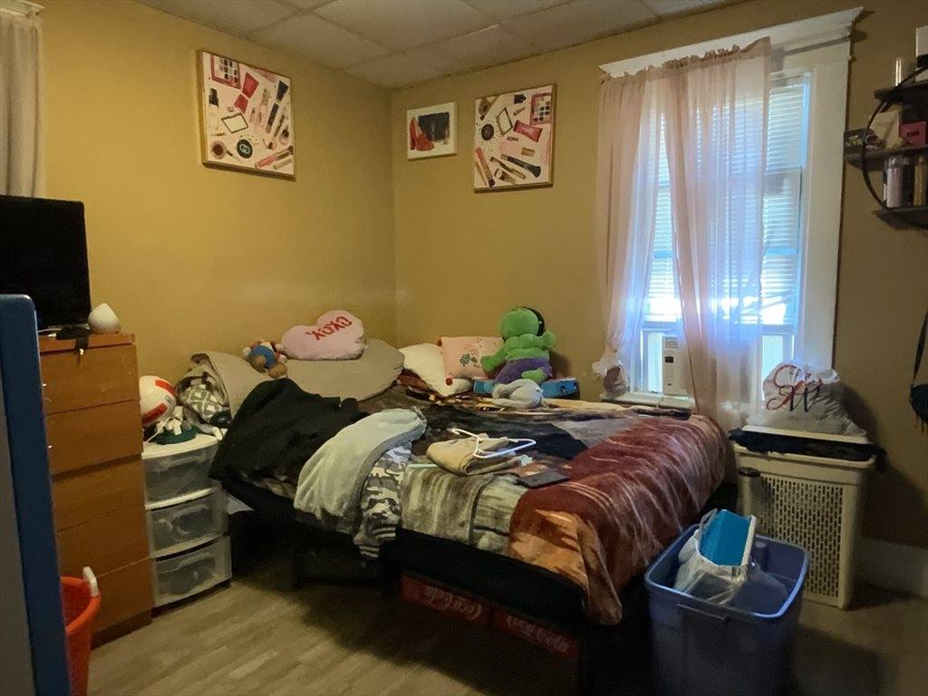 907-909 Liberty St, Springfield, MA 01104