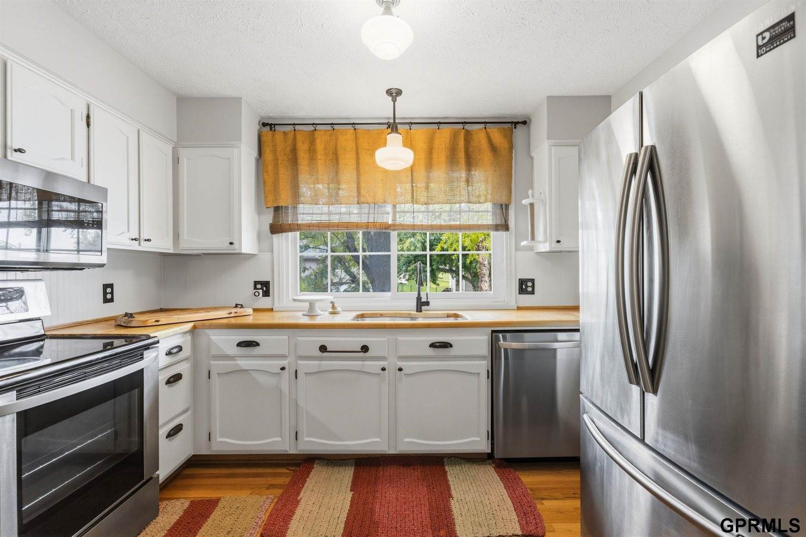 411 Laredo Road, Papillion, NE 68046