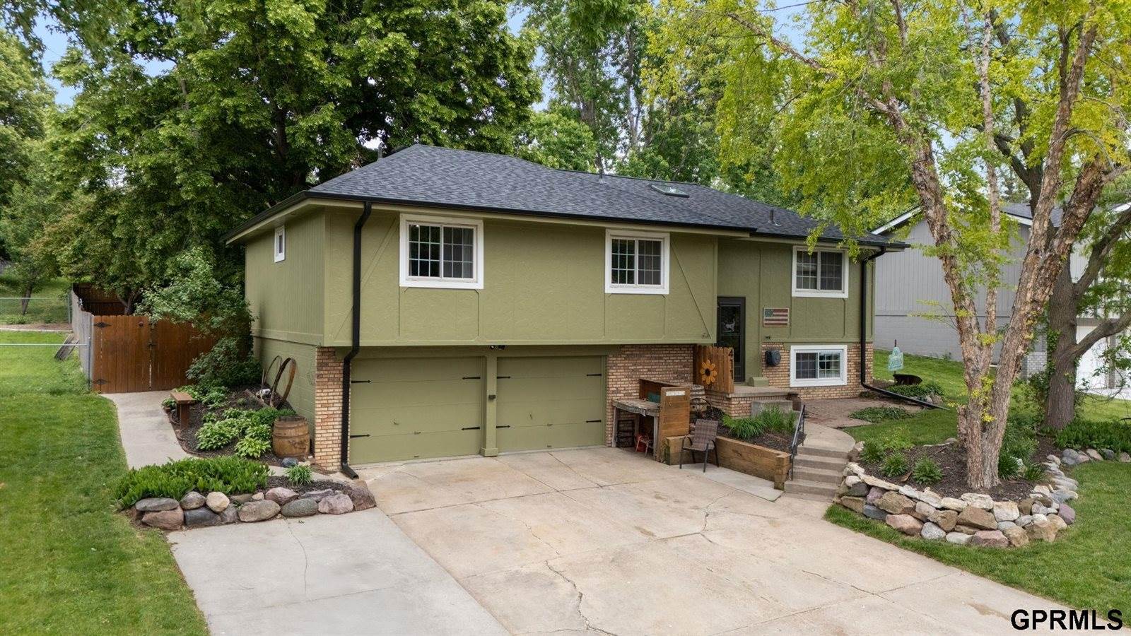 411 Laredo Road, Papillion, NE 68046