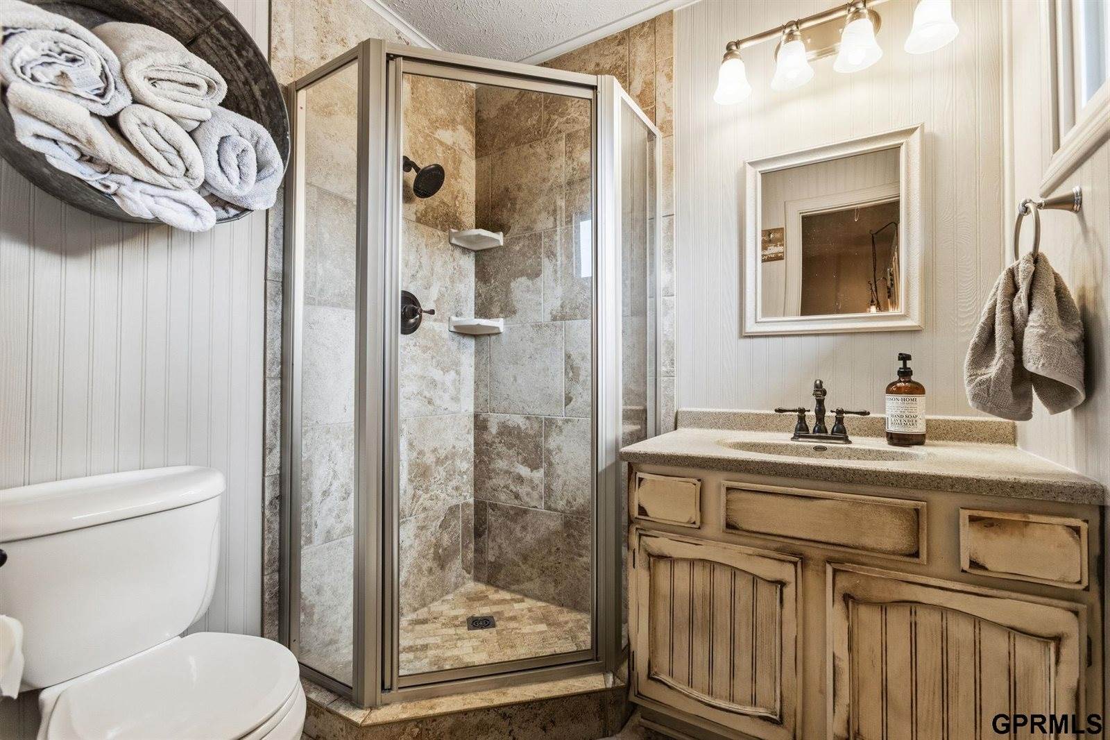 411 Laredo Road, Papillion, NE 68046