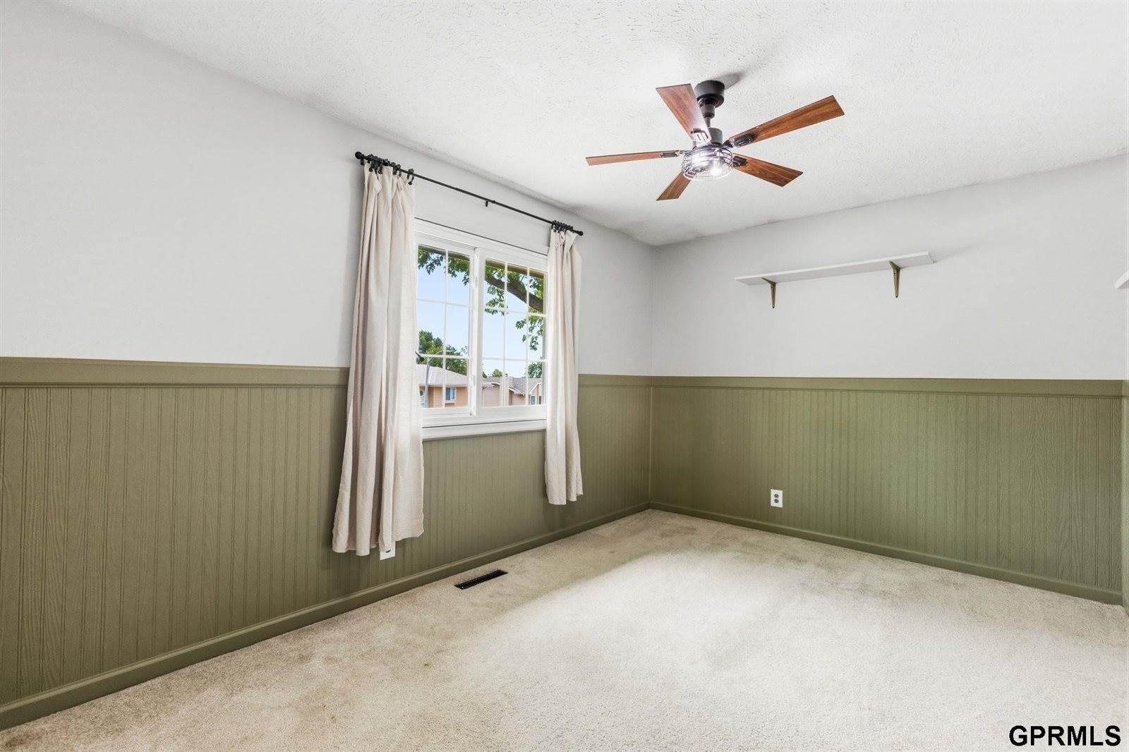 411 Laredo Road, Papillion, NE 68046