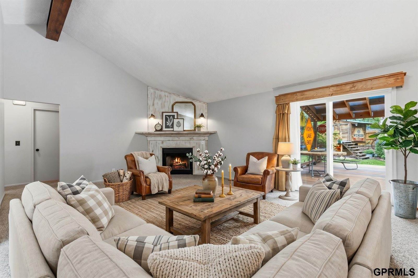411 Laredo Road, Papillion, NE 68046