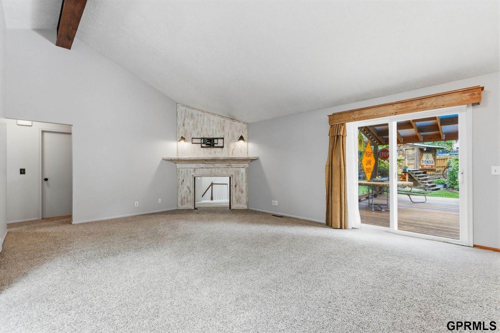 411 Laredo Road, Papillion, NE 68046