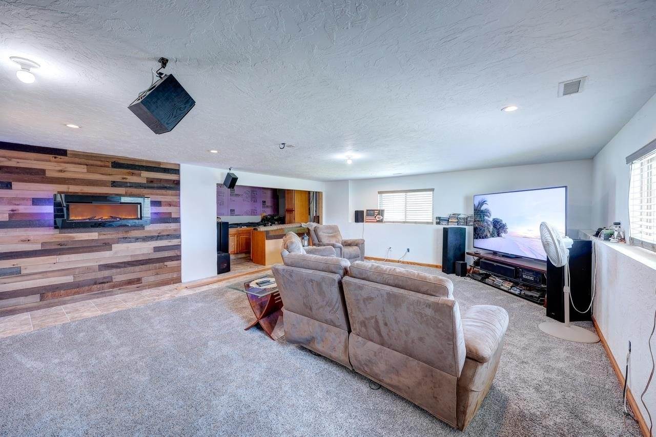 10307 Quail Ln, Arkansas City, KS 67005