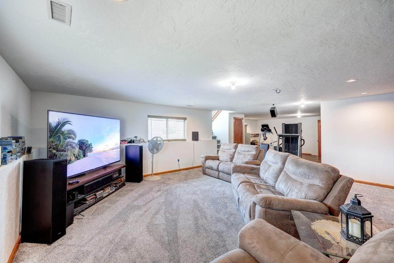 10307 Quail Ln, Arkansas City, KS 67005