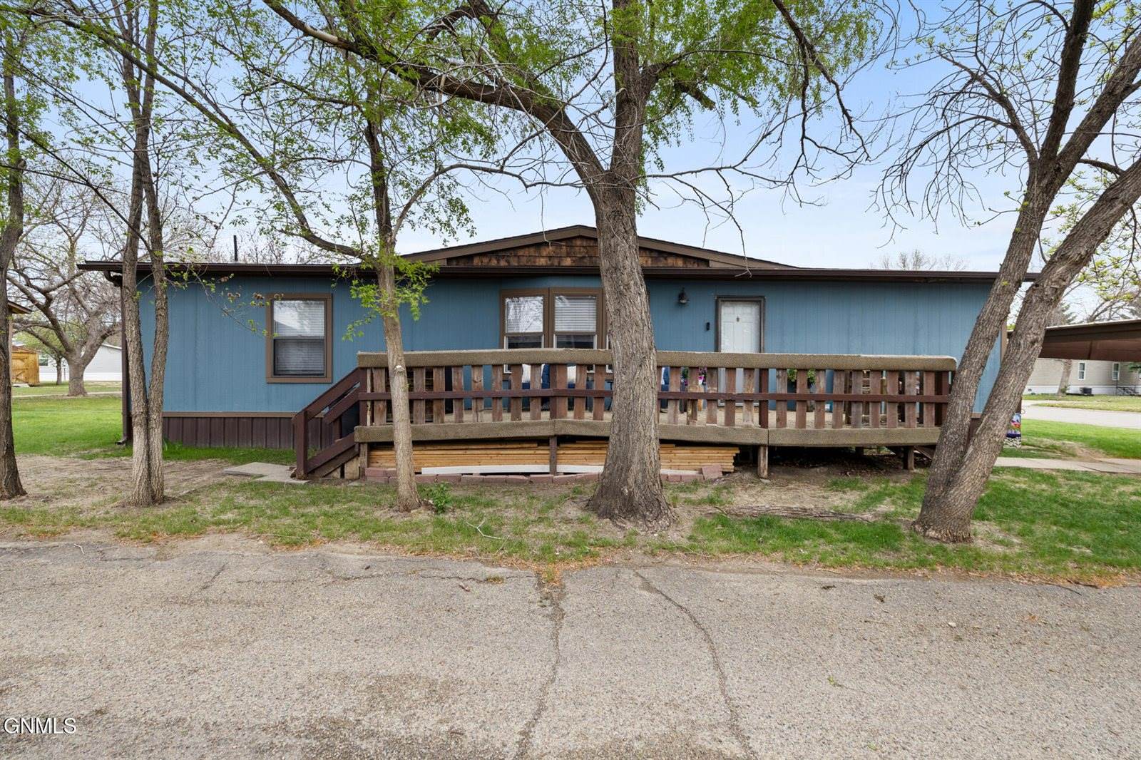 2003 6th Avenue NW, Williston, ND 58801