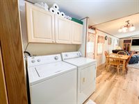 2632 Northern Pike Ln, Lansing, IA 52151