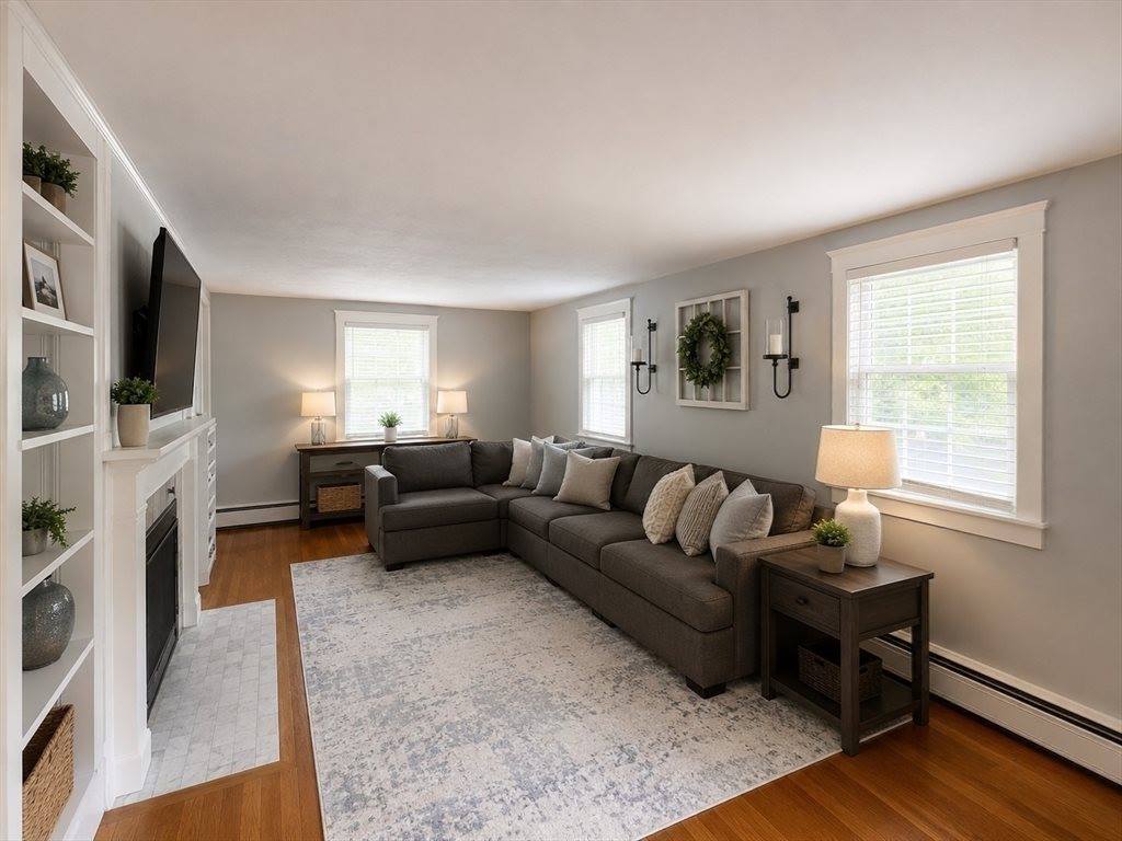 28 Park St, Wrentham, MA 02093