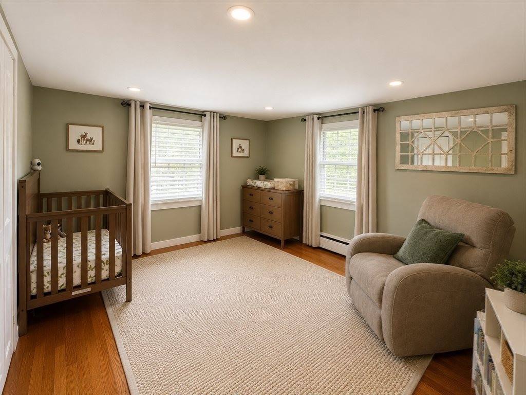 28 Park St, Wrentham, MA 02093