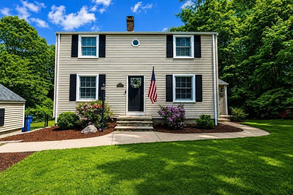 28 Park St, Wrentham, MA 02093