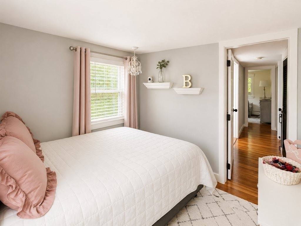 28 Park St, Wrentham, MA 02093