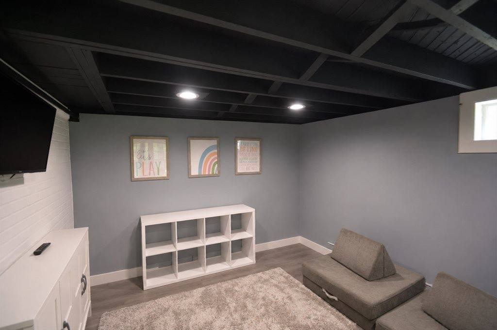 28 Park St, Wrentham, MA 02093