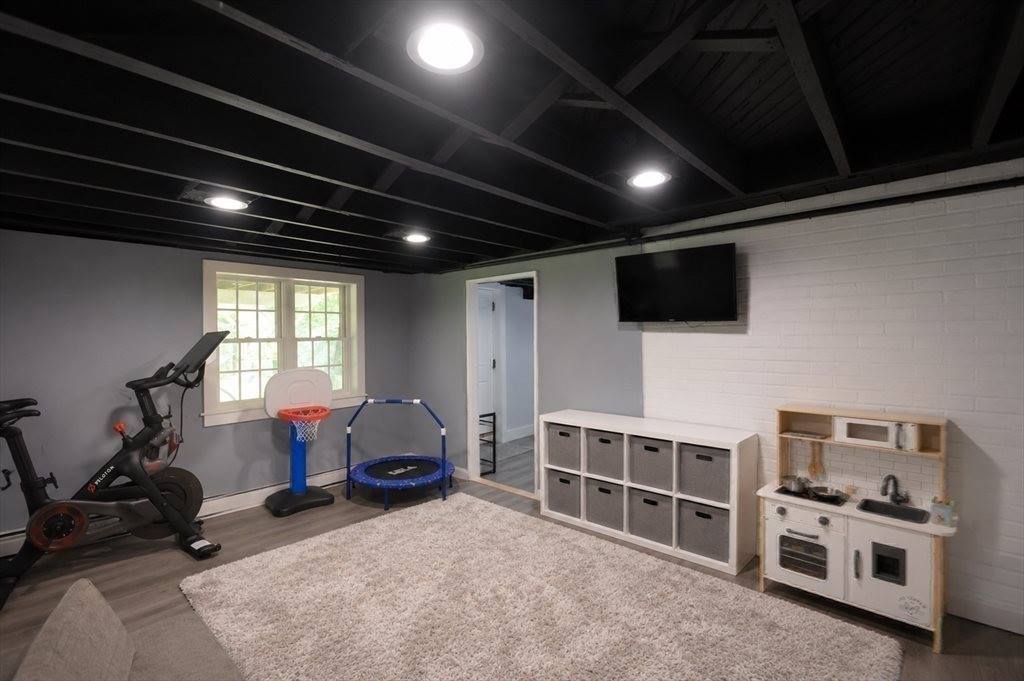 28 Park St, Wrentham, MA 02093