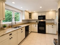 28 Park St, Wrentham, MA 02093