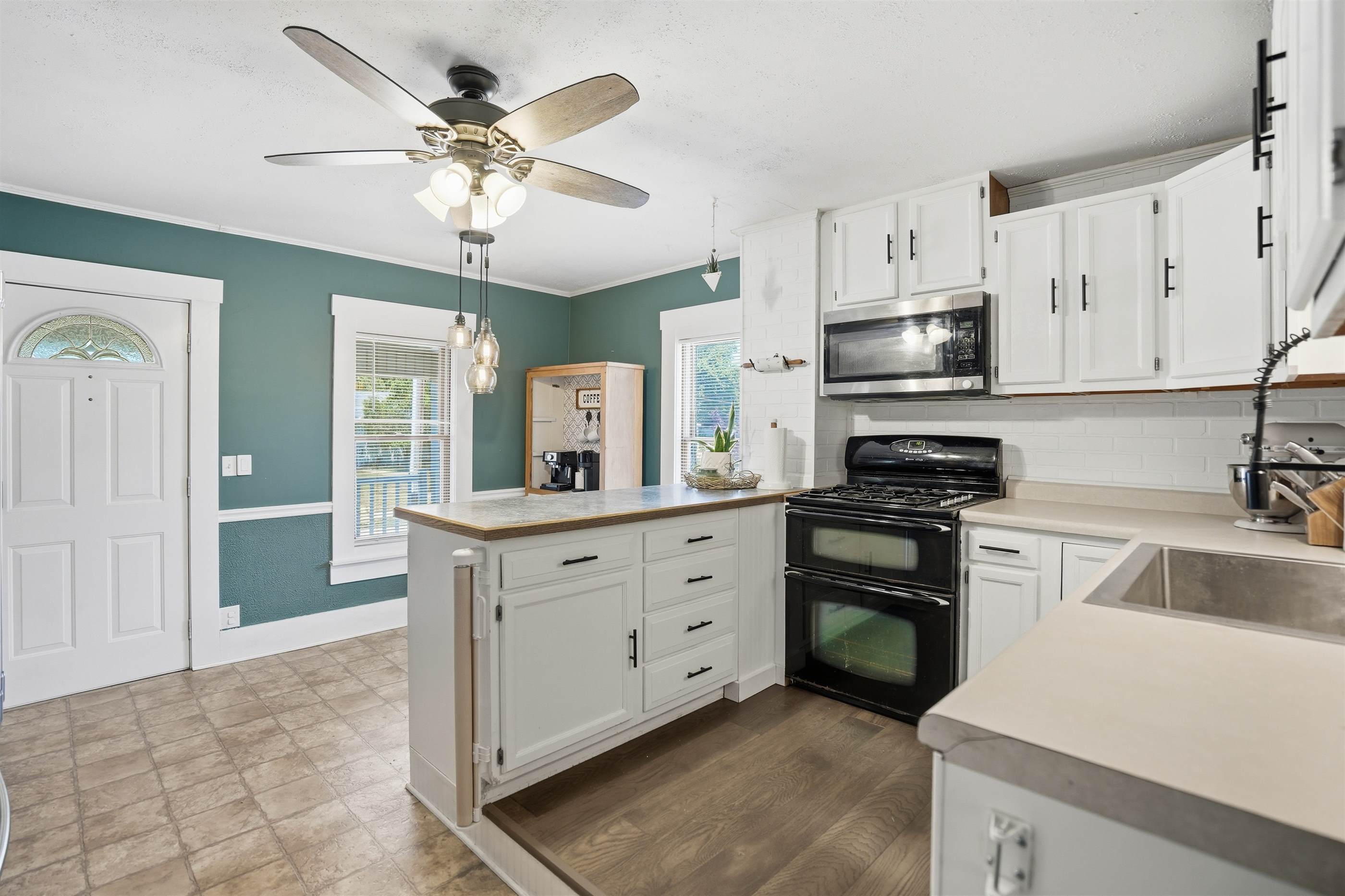 896 Climer St, Muscatine, IA 52761