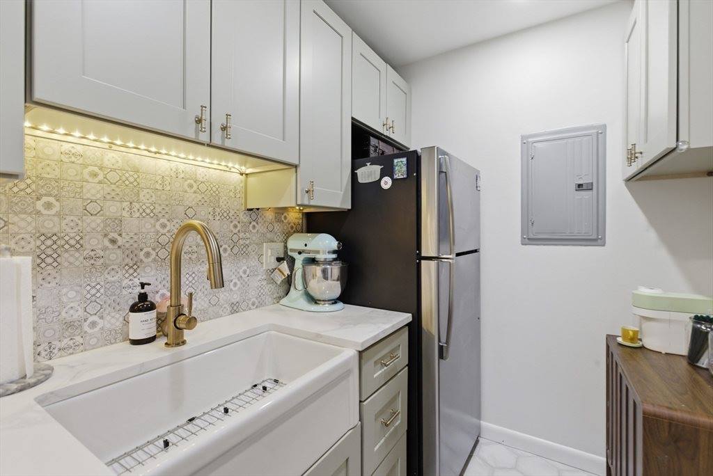 160 Commonwealth Ave, Boston, MA 02116