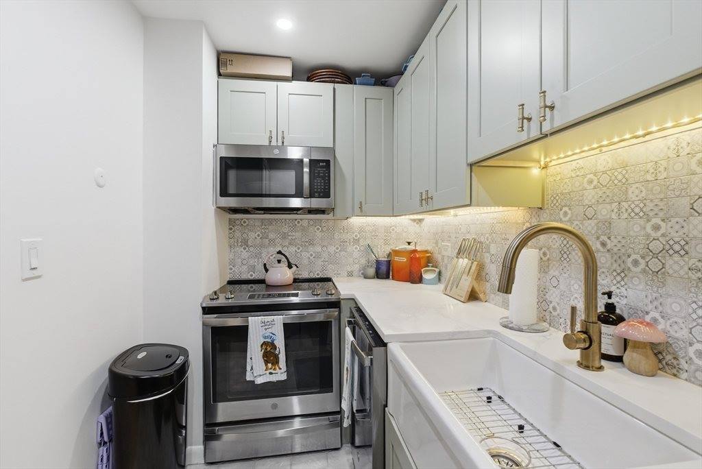 160 Commonwealth Ave, Boston, MA 02116