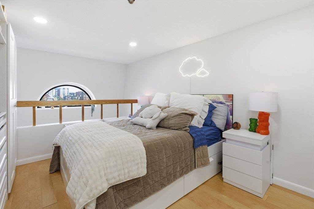 160 Commonwealth Ave, Boston, MA 02116