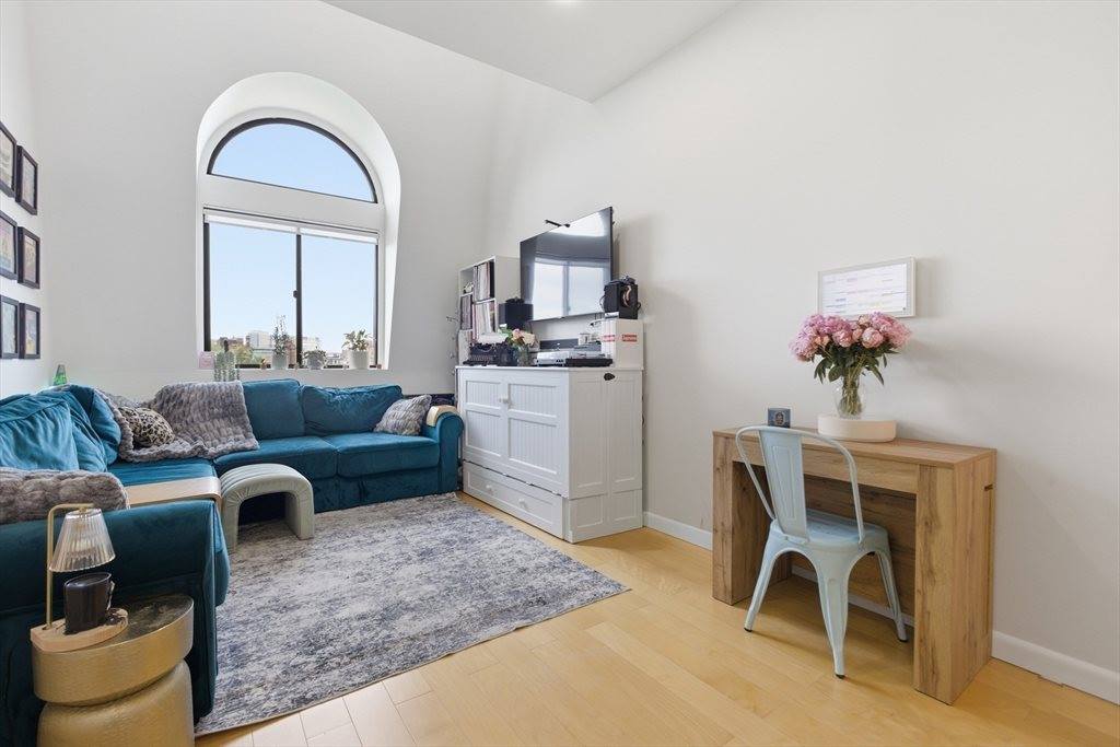 160 Commonwealth Ave, Boston, MA 02116