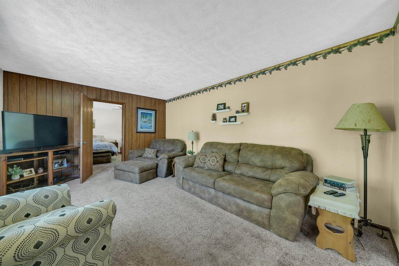6412 East Higgins Lake Drive, Roscommon, MI 48653