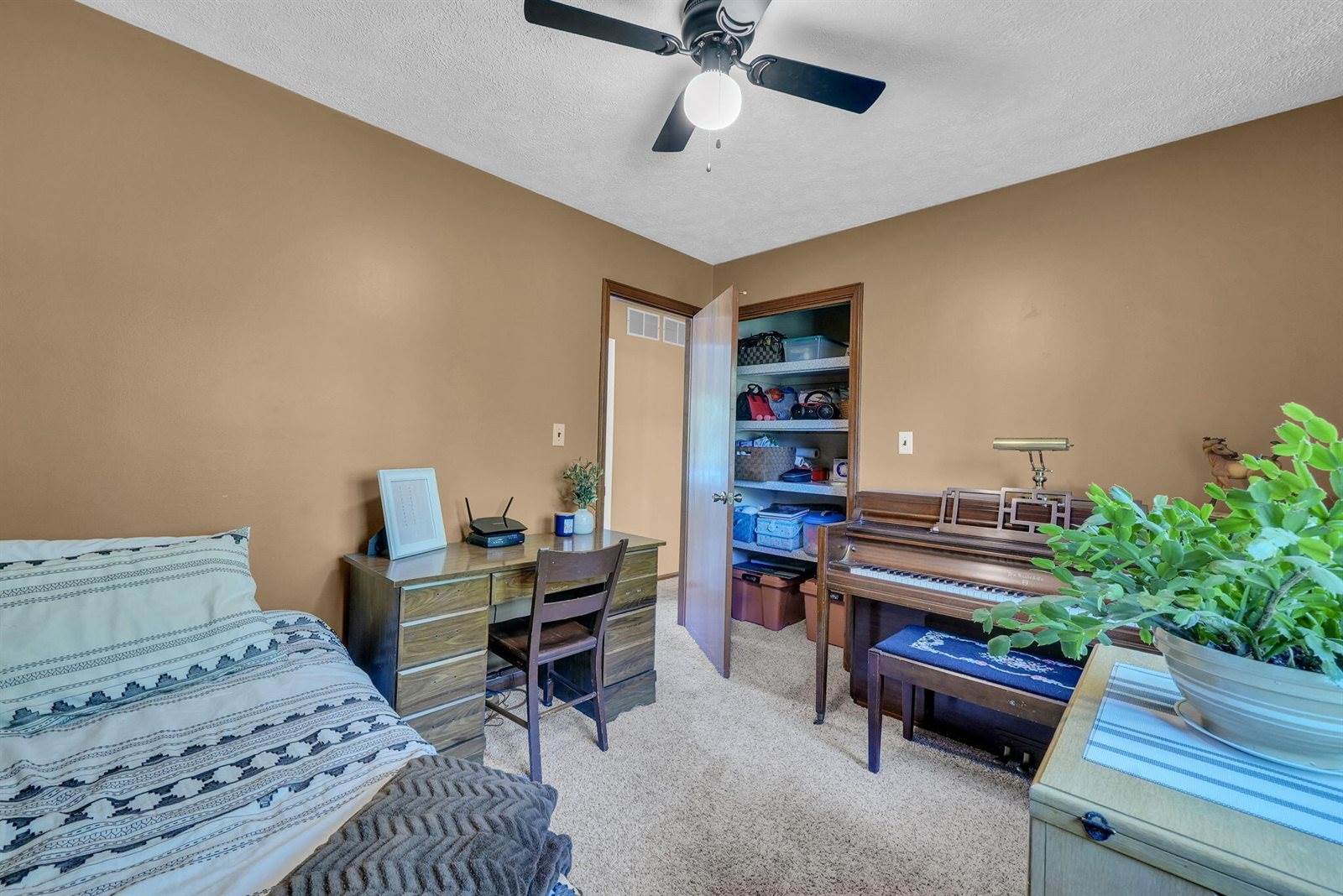 6412 East Higgins Lake Drive, Roscommon, MI 48653