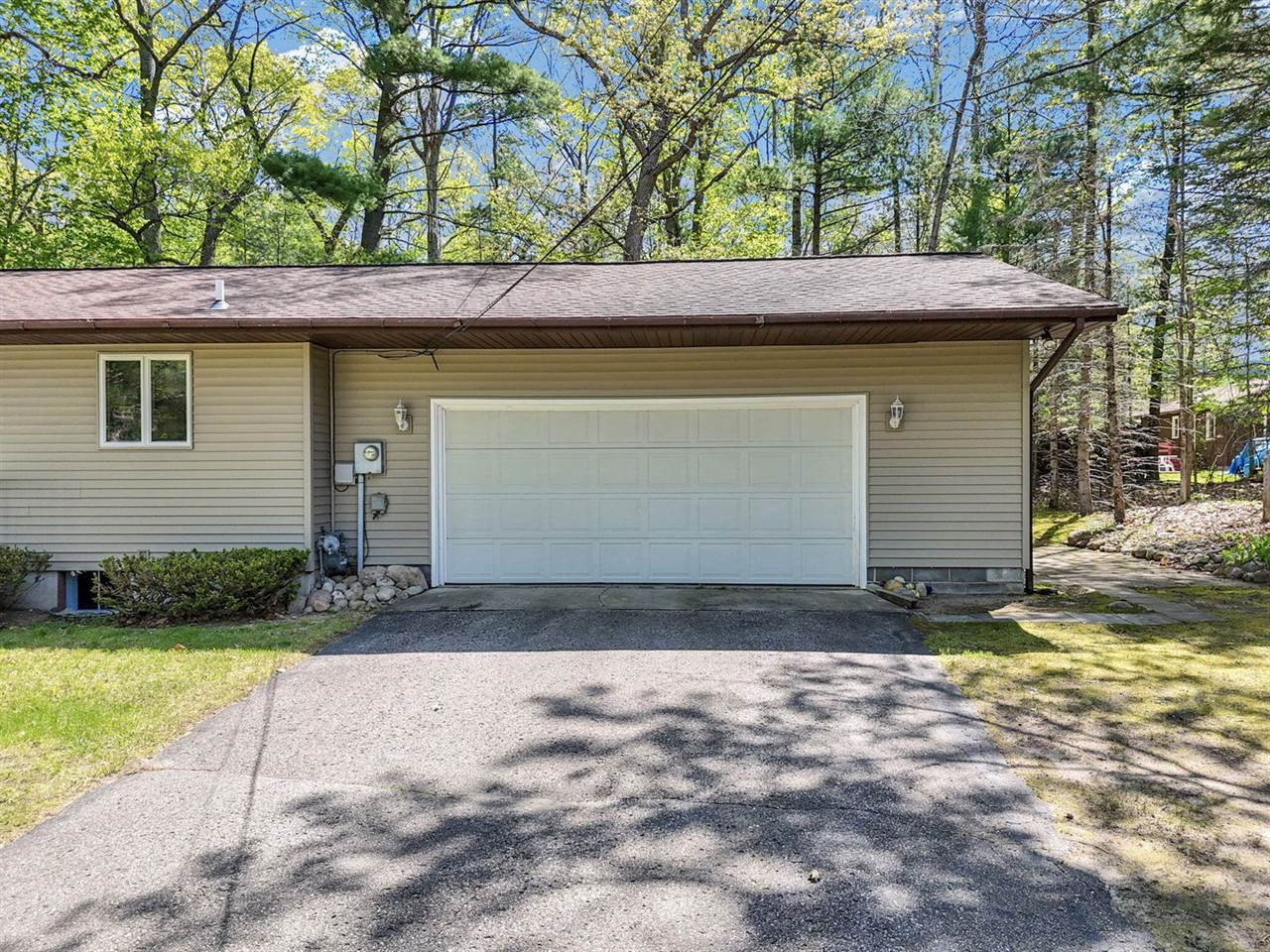 6412 East Higgins Lake Drive, Roscommon, MI 48653