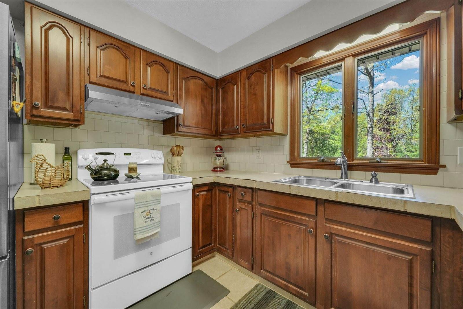 6412 East Higgins Lake Drive, Roscommon, MI 48653