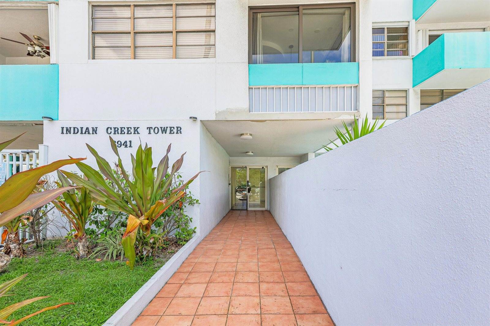 6941 Carlyle Avenue, Miami Beach, FL 33141