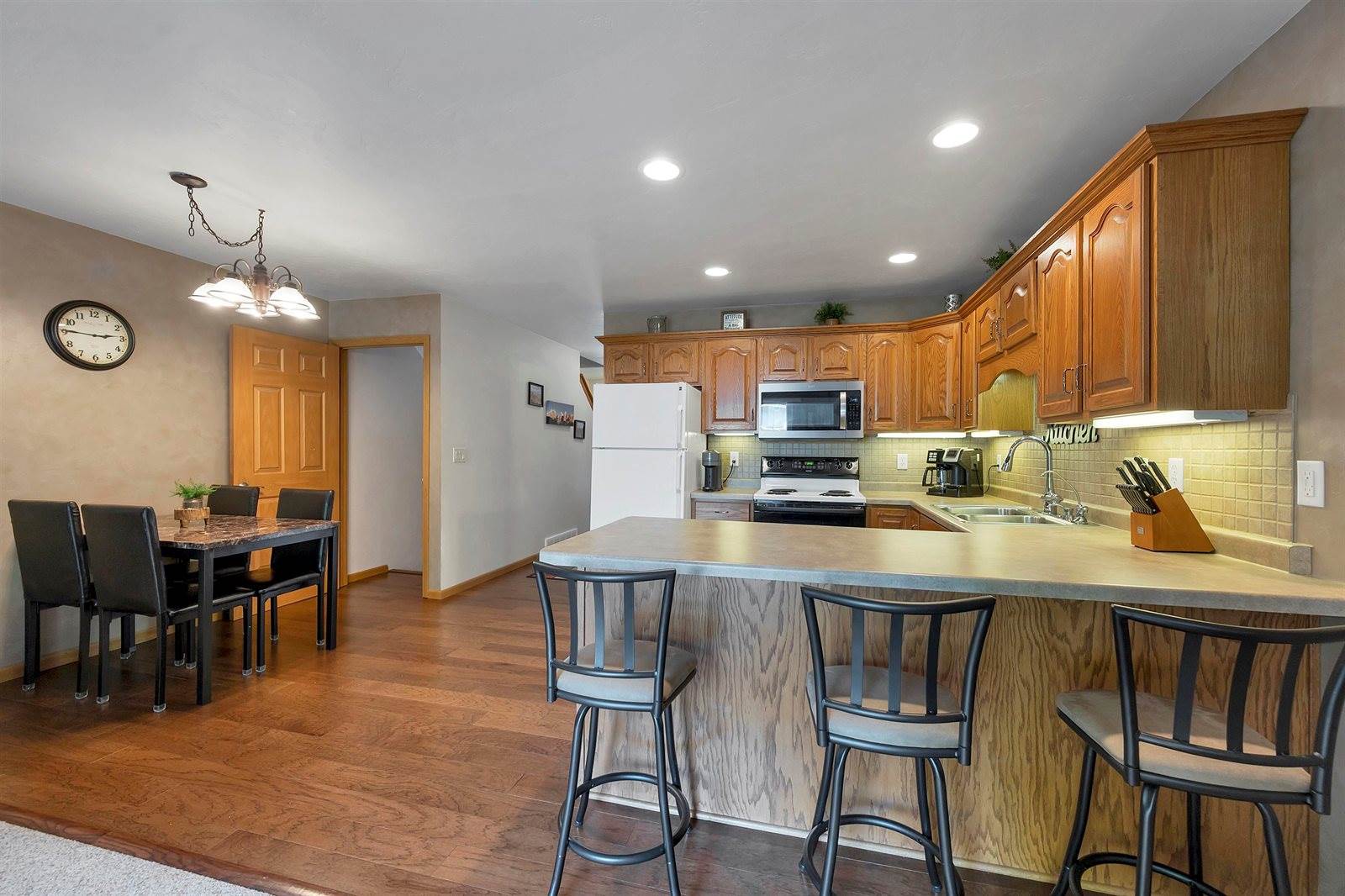 1909 Riverside Drive, Green Bay, WI 54313