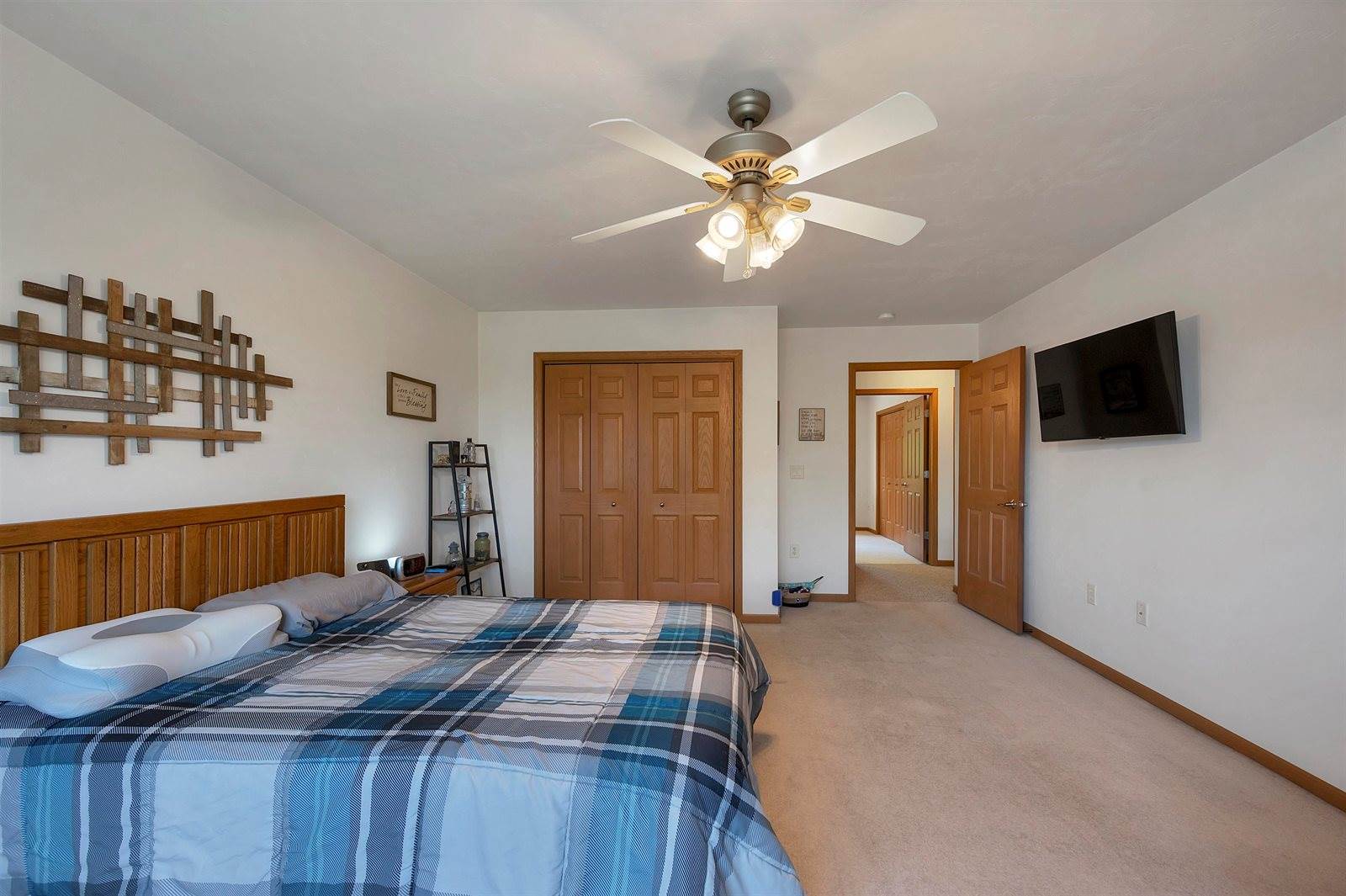 1909 Riverside Drive, Green Bay, WI 54313