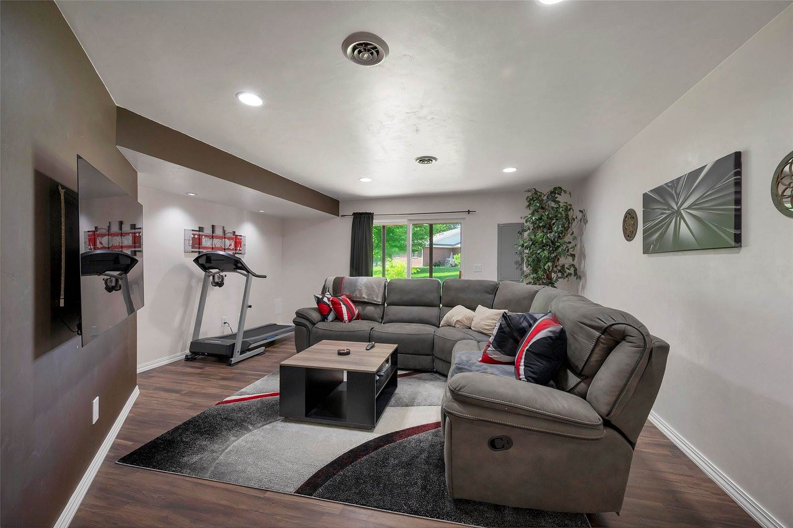 1909 Riverside Drive, Green Bay, WI 54313