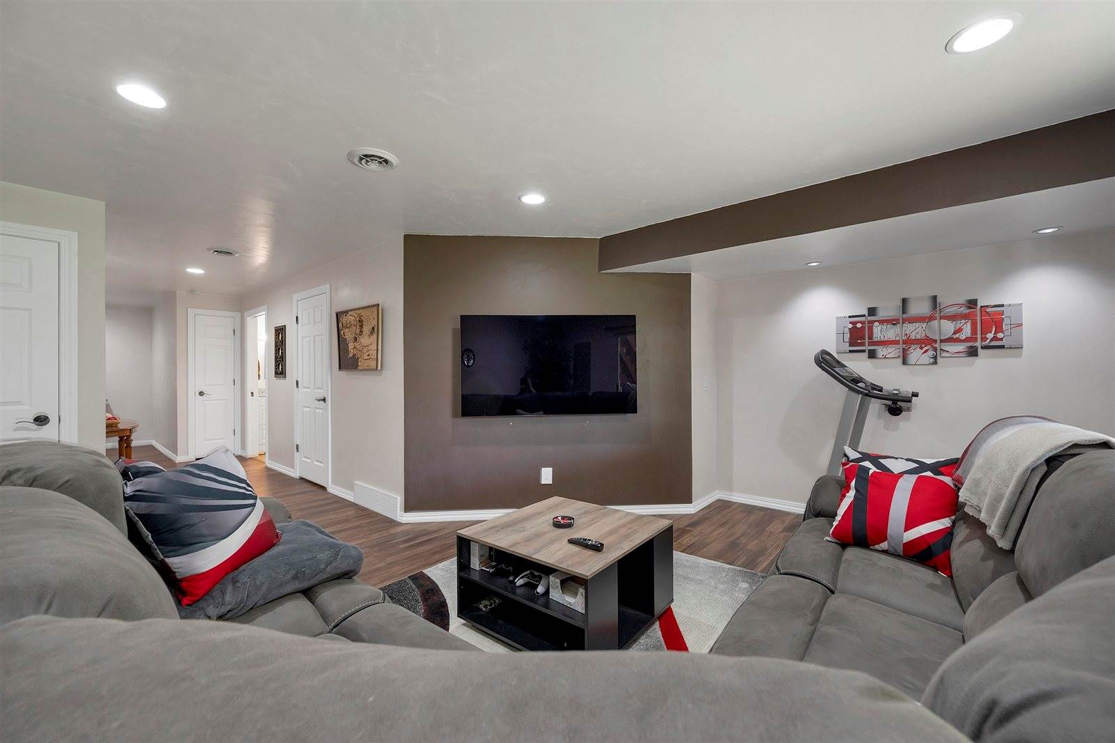 1909 Riverside Drive, Green Bay, WI 54313