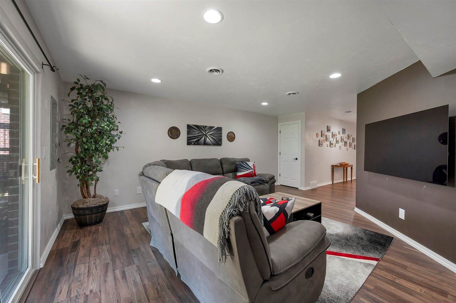 1909 Riverside Drive, Green Bay, WI 54313