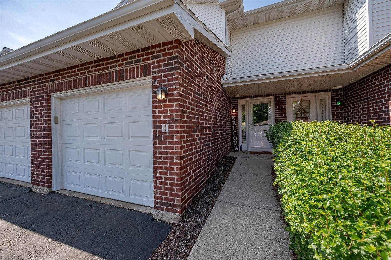 1909 Riverside Drive, Green Bay, WI 54313