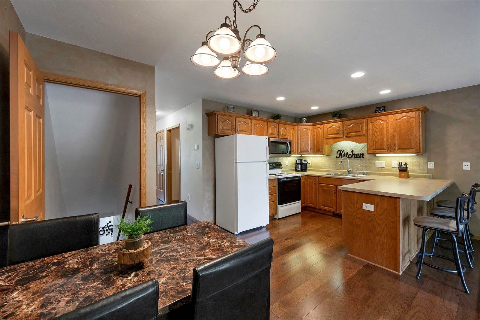 1909 Riverside Drive, Green Bay, WI 54313