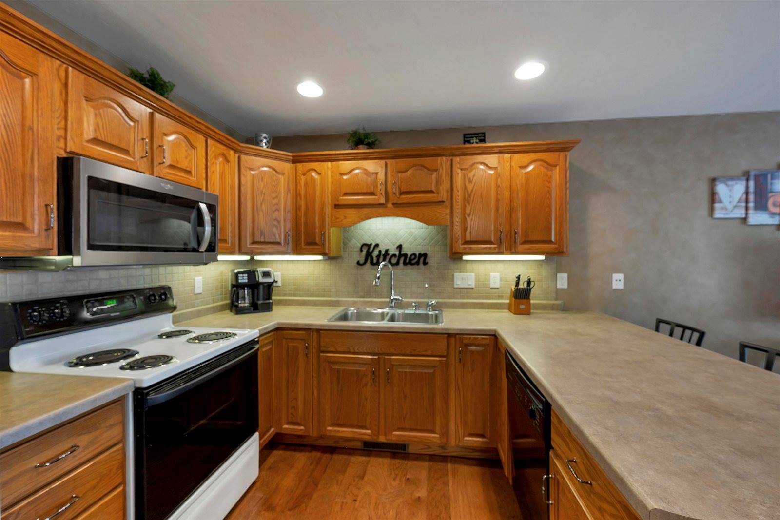 1909 Riverside Drive, Green Bay, WI 54313