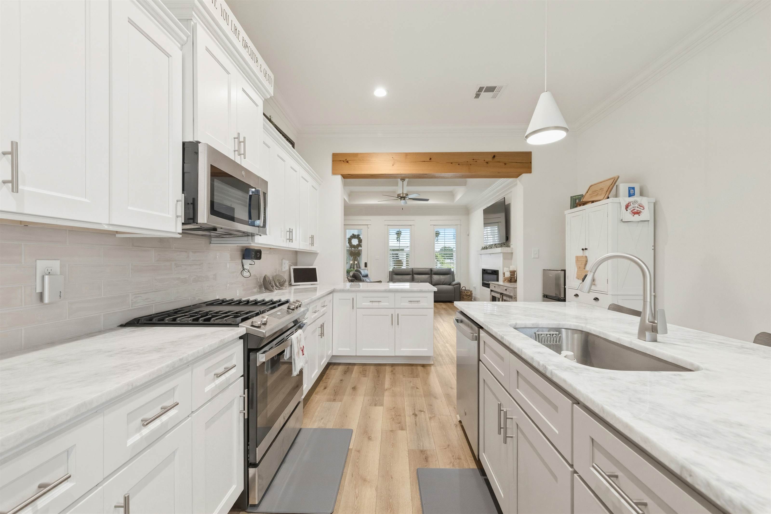 206 Oak Village Drive, Scott, LA 70583
