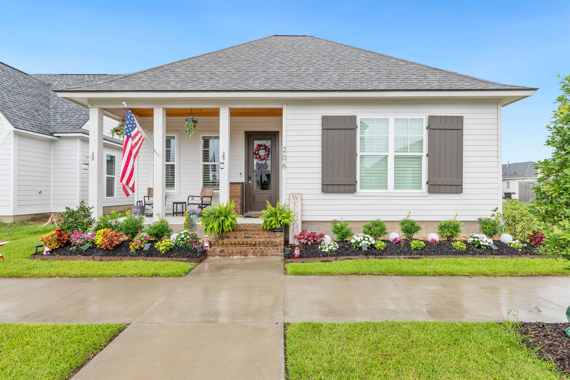 206 Oak Village Drive, Scott, LA 70583