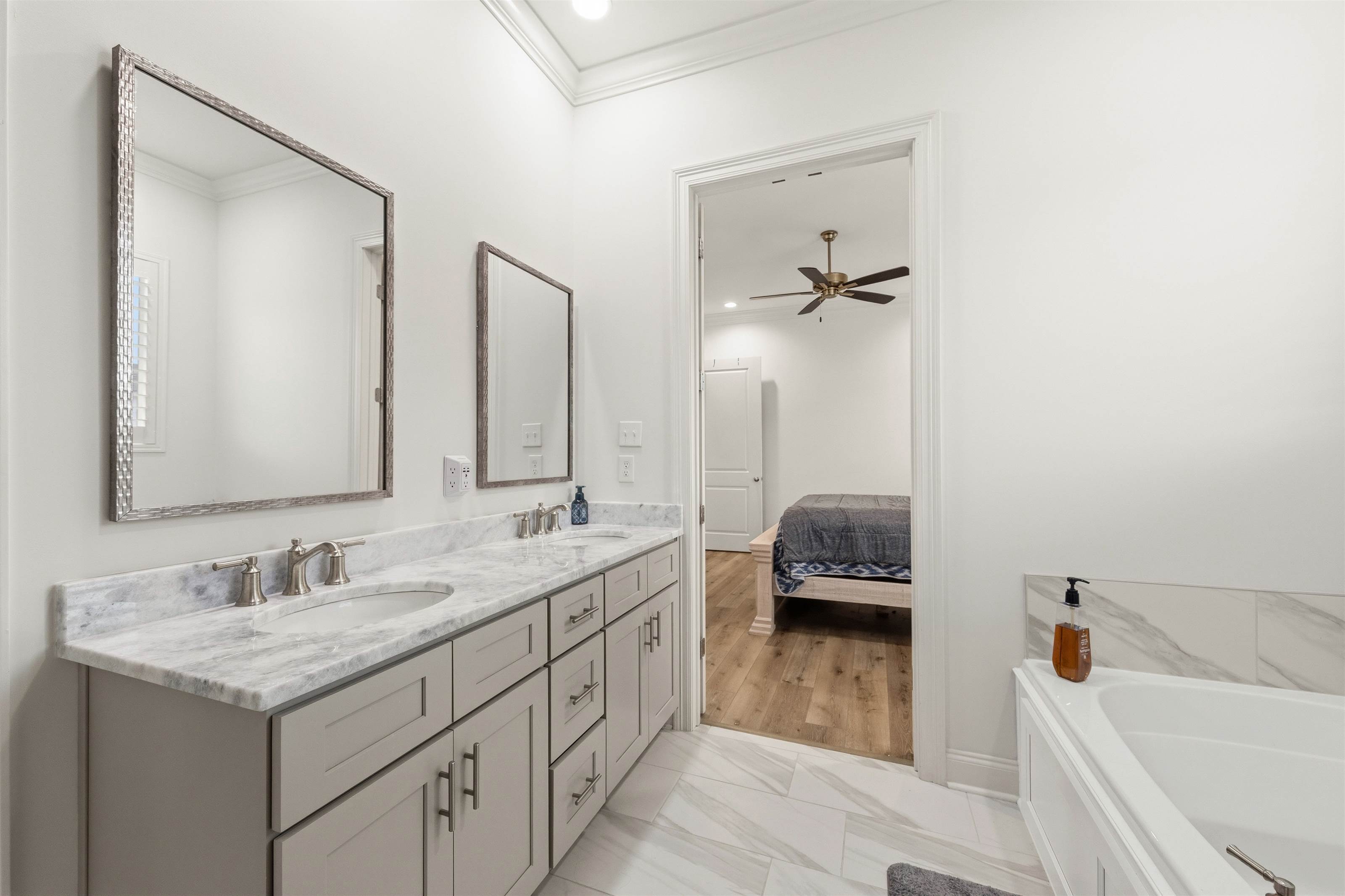 206 Oak Village Drive, Scott, LA 70583