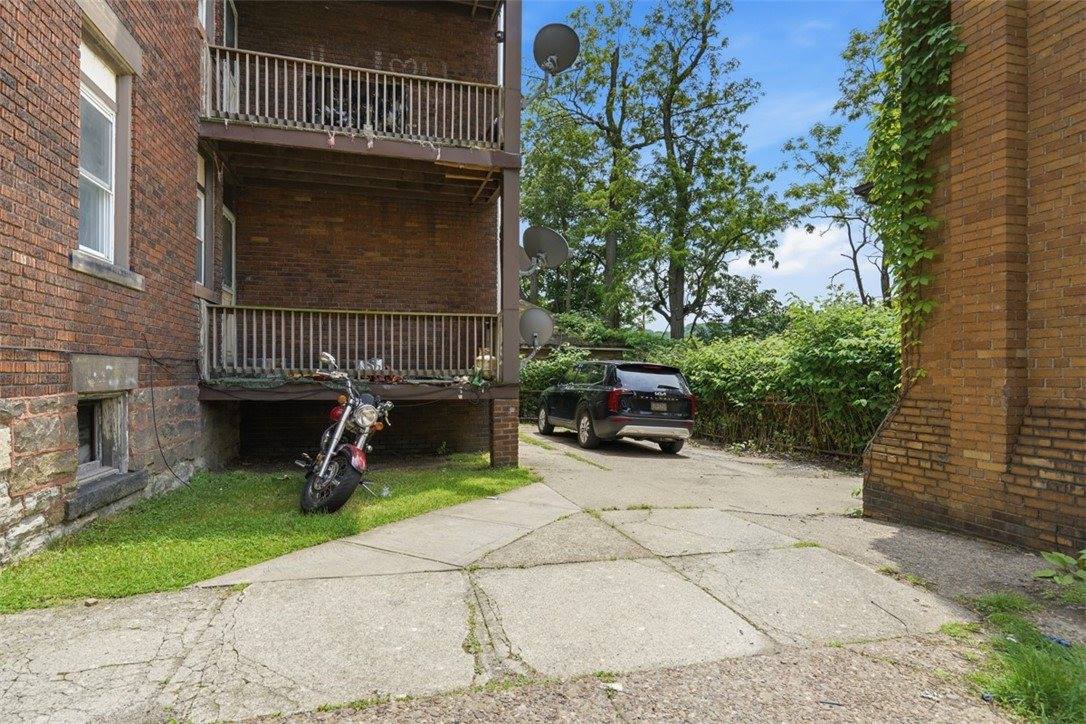 19 Singer Ave, McKees Rocks, PA 15136