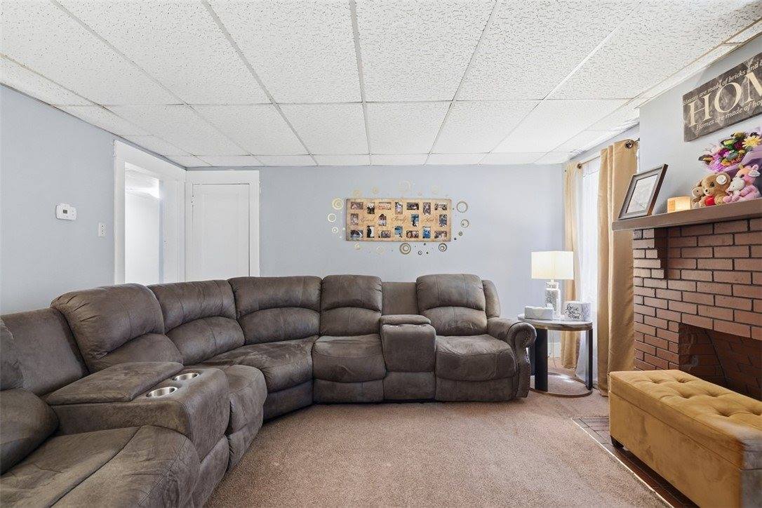 19 Singer Ave, McKees Rocks, PA 15136