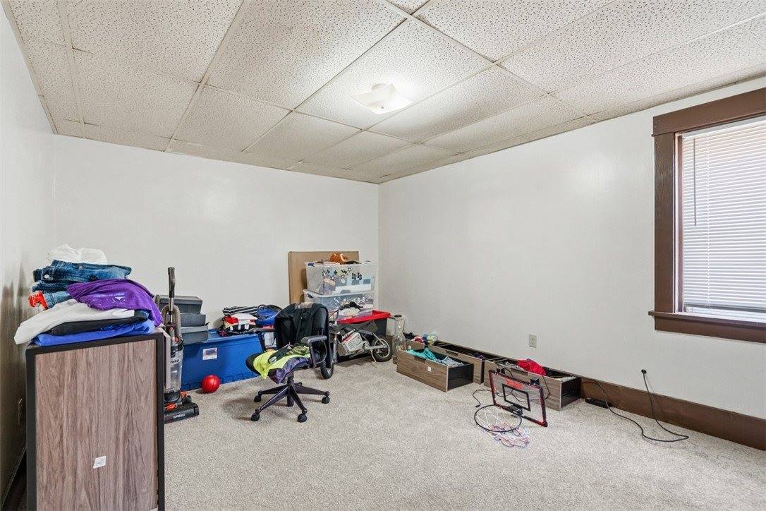 19 Singer Ave, McKees Rocks, PA 15136